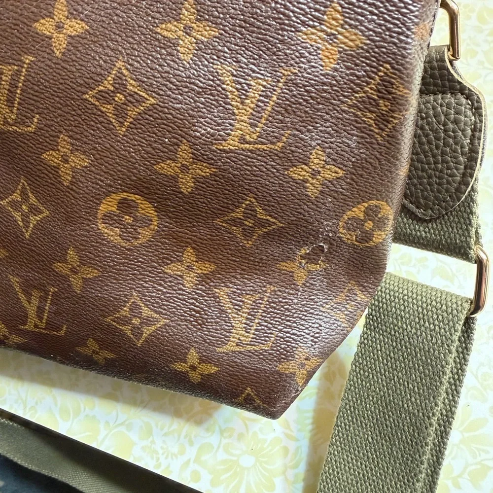 Authentic Louis Vuitton Tuileries Besace Bag